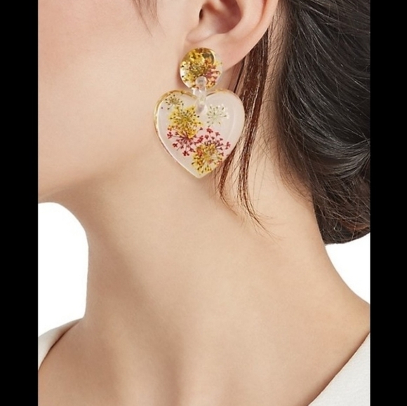 New Lele Sadoughi Dried Pink/Yellow Allium Flowers Heart Shape Earrings NWT - Picture 5 of 15